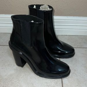 HUNTER Chelsea Style High Gloss Heeled Ankle Rain Boots Sz 9